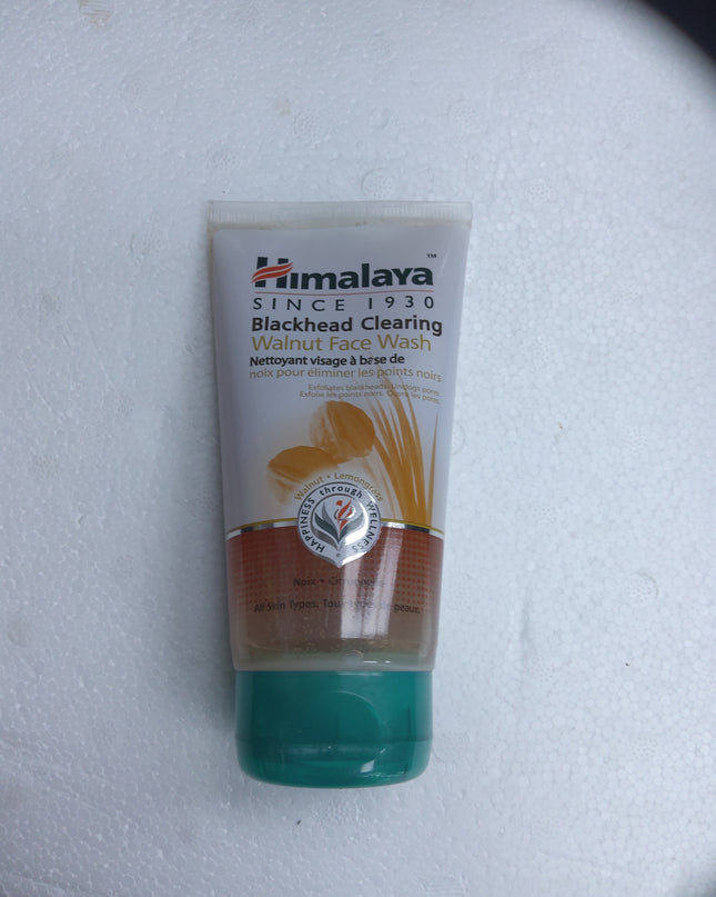 Himalaya blackhead clearing walnut face wash 150ml